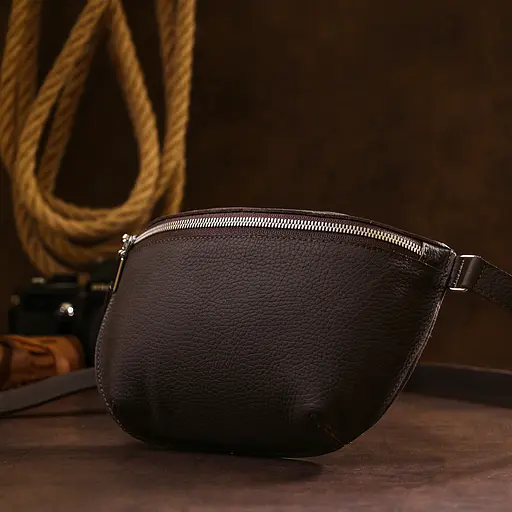 Шкіряна жіноча сумка бананка Shvigel 23х13х5 см sum0020168 - фото 6