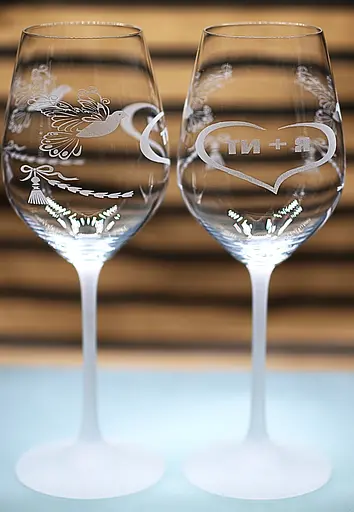 Набір винних келихів 480 мл Ти і Я з голубами весільні фужери  подарунок для пари - фото 2