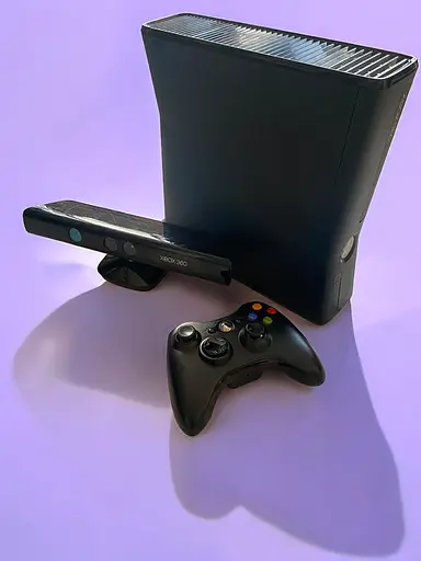 Игровая консоль Microsoft Xbox 360 Slim + 1 джойстик и Kinect, 100 игр установлено - фото 2