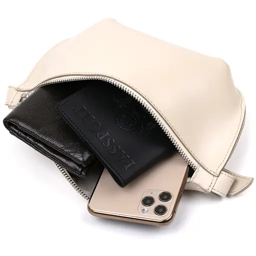 Шкіряна жіноча сумка бананка Shvigel 23х13х5 см sum0020188 - фото 3