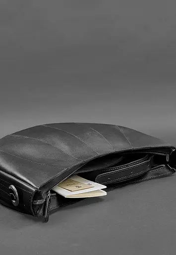 Шкіряна жіноча сумка Круасан чорна Krast - фото 4