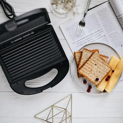 Мультимейкер Magio MG-362N 780 Вт с антипригарным покрытием - фото 4