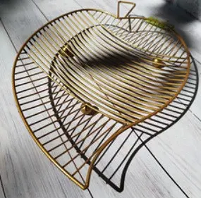 Металлическая фруктовница Maestro MR-1038 в форме листа – золотая корзина для кухни и стола - фото 5