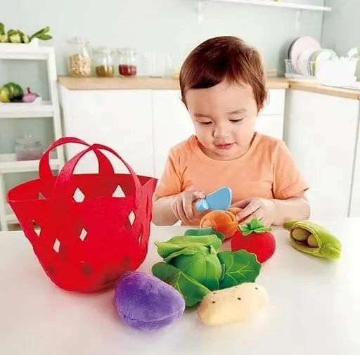 Игровой набор Hape E3167 Корзина с овощами набор текстильных игрушек - фото 6