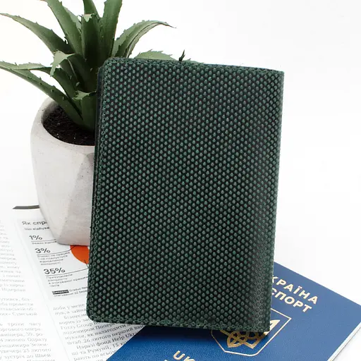 Обложка на паспорт кожаная "Герб" зеленая с тризубом - фото 2