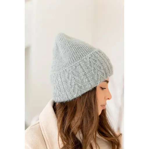 Женская зимняя шапка Лили Травка из ангоры 80% с узором и флисовой подкладкой Серый - фото 1