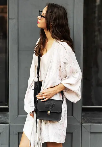 Кожаная женская бохо-сумка Лилу черная - фото 8