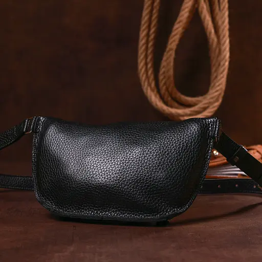 Шкіряна жіноча сумка бананка Shvigel 22х13.5х6 см sum0020201 - фото 9