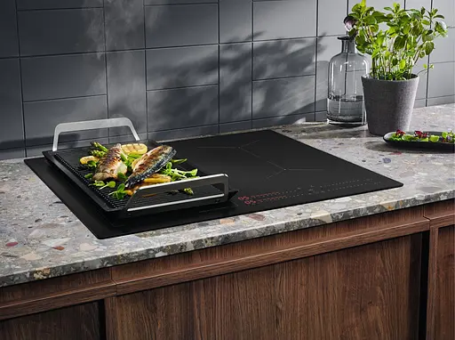 Варочная поверхность Electrolux индукционная 60 см расширенная зона датчик кипения Hob2Hood черный матовый - фото 6