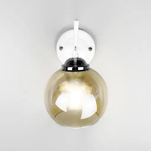 Бра з вимикачем в білому корпусі з янтарним плафоном Line F Арт. W088N/1 WT+CH+AM - фото 3