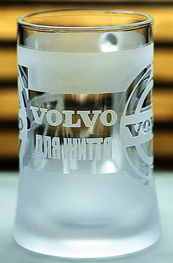 Пивний кухоль Volvo  660 мл з гравіюванням Подарунок автолюбителю  Келих з логотипом авто Вольво та легендарний слоган - фото 4