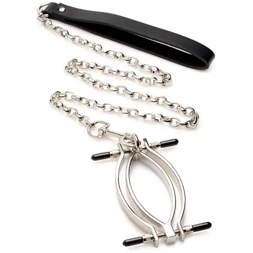 Зажим для половых губ с поводком Master Series Pussy Tugger Adjustable Vagina Clamp with Chain