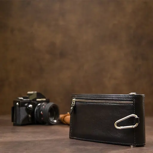 Стильная мужская сумка из кожи GRANDE PELLE 20х10х2 см sum0022189 - фото 7