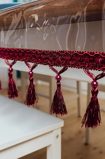 Скатерть силиконовая с бордовой бахромой с жемчугом 340х100 см - фото 5