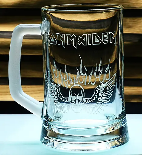 Пивний келих 660 мл Iron Maiden з гравіюванням подарунок для фаната хеві металу Айрон Мейден - фото 1