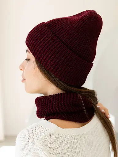 Женская вязаная шапка и снуд набор 2 шерсть 20% с отворотом Бордовый - фото 2