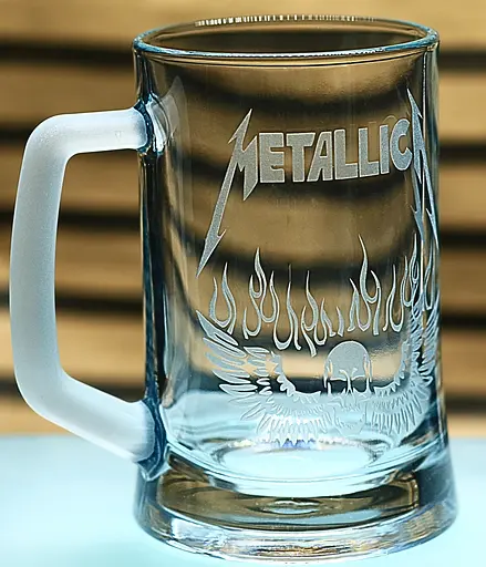 Пивний келих 660 мл Metallica з гравіюванням кружка для фаната металу Рок-атрибутика  подарунок металісту Металіка - фото 2