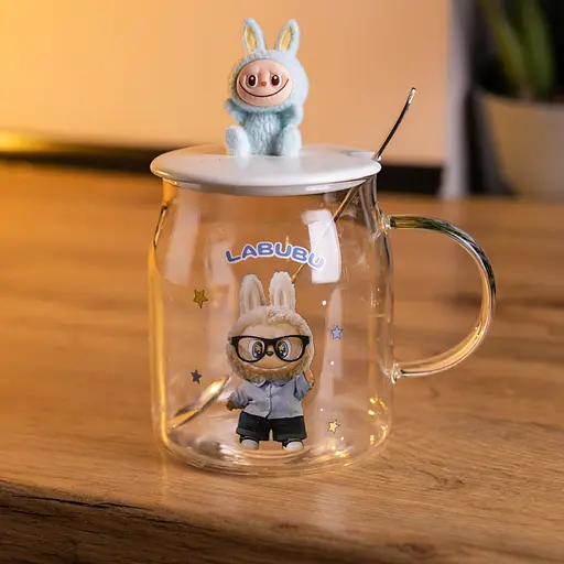 Чашка скляна Yiwu Labubu 600 мл з ложкою і порцеляновою кришкою блакитний Yiwu FM-56D - фото 2