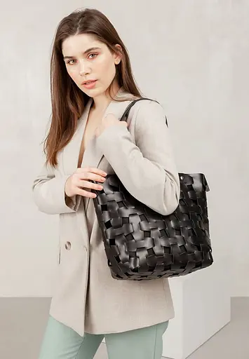 Шкіряна плетена жіноча сумка Пазл L вугільно-чорна - фото 8