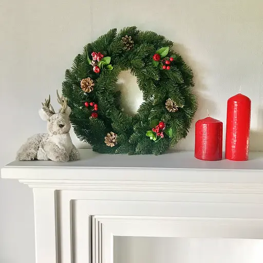 Рождественский венок Hvoya Elegant из искусственной хвои с зеленым декором 50 см - фото 4