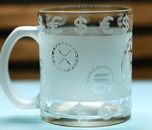 Скляна чашка 320 мл Криптовалюта з гравіюванням подарунок для трейдера інвестора  БІТКОІН ETH DOGE SOL BNB TON - фото 4