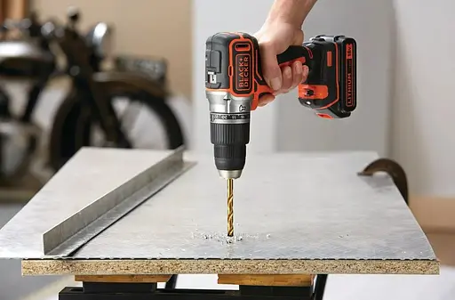 Аккумуляторная дрель-шуруповерт Black+Decker без АКБ и ЗП BL188N - фото 7