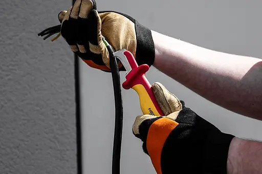 Neo Tools Нож монтерский, диэлектрический, для работ под напряжением 1000В, изогнутое лезвие, 180мм - фото 2