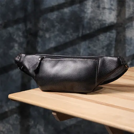 Приваблива сумка-бананка для чоловіків із натуральної зернистої шкіри SHVIGEL 34х12х4 см sum0027424 - фото 9