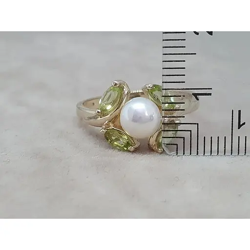 Золотое кольцо с жемчугом и хризолитом. 202269 19 - фото 5