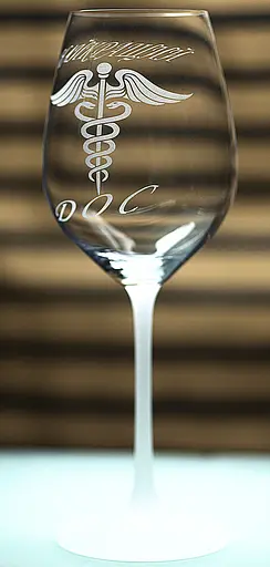 Винний келих з веселим гравіюванням 480 мл Найкращий лікар фужер для вина - фото 2