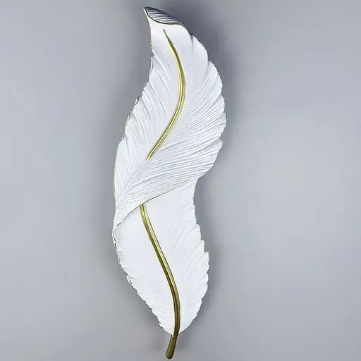 Ніжна модель настінного світильника у вигляді пірʼїни у корпусі 65х18 см Арт. AAC01/650 Line F - фото 2