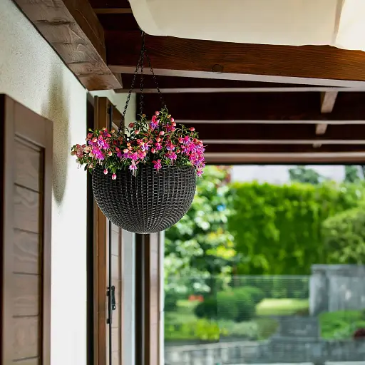 Уцінка. Горщик для рослин Keter Rattan hanging sphere з ланцюжком коричневий (7290106924567) - фото 9