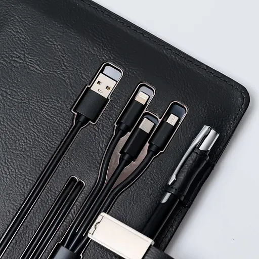 Шкіряний чорний бізнес щоденник-органайзер з бездротовою зарядкою з вбудованим Powerbank і флешкою з ручкою в коробці із якісного картону - фото 9