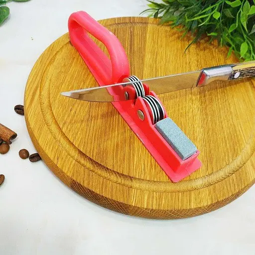 Точилка для кухонных ножей ручная механическая пластиковая с точильным камнем, A-plus Красный 84260 - фото 2