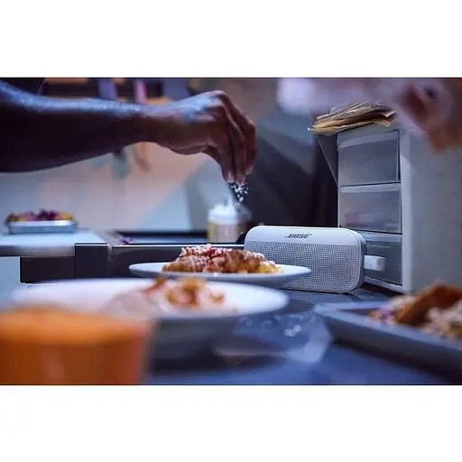 Портативна колонка Bose Soundlink Flex Bluetooth White (865983-0500) - фото 7