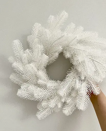 Вінок новорічний різдвяний Hvoya Lux з литої хвої білий 40 см - фото 3