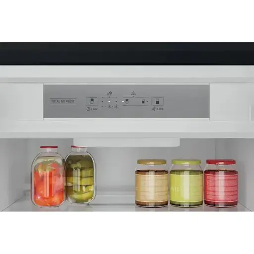 Холодильник Hotpoint HAC20T321 вбудований з морозильною камерой - фото 9