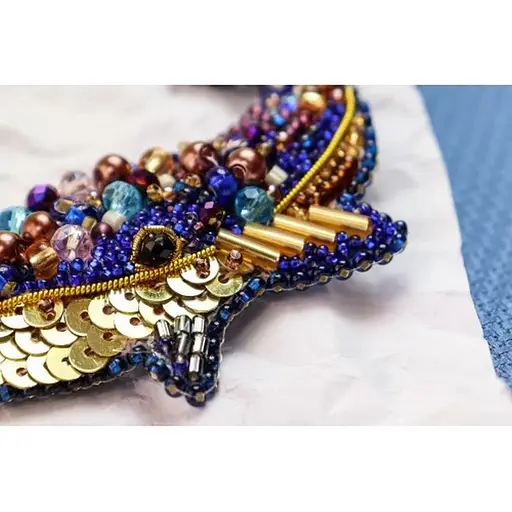 Набір для вишивання бісером прикраси "Синій кит" Abris Art AD-239 на натуральному полотні - фото 3