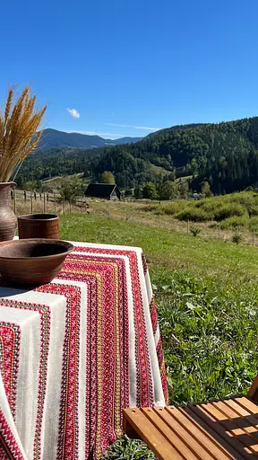 Лляна скатертина різдвяна з українським орнаментом Грація 250х150 см