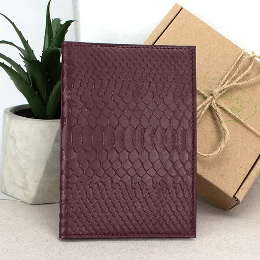 Обложка на паспорт кожаная 07115 бордовый питон - фото 1