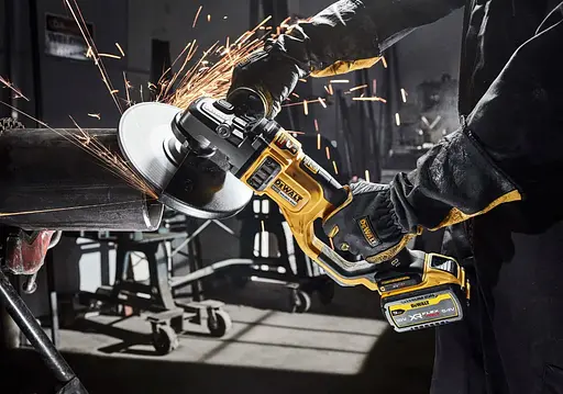 Шлифмашина угловая аккумуляторная DeWalt с АКБ и ЗУ DCG460X2 - фото 6