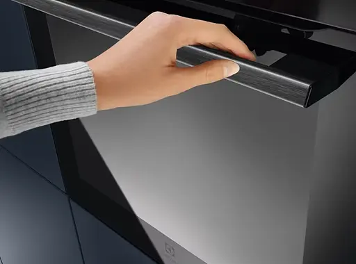 Духовой шкаф электрический Electrolux 71 л A++ пара дисплей конвекция пиролиз телескопические направляющие черный - фото 3