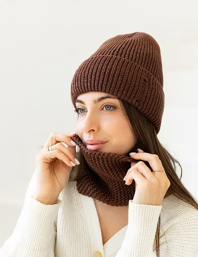 Женская вязаная шапка и снуд набор 1 шерсть  20% с отворотом Темно Коричневый - фото 2