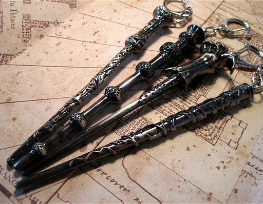 Брелок паличка Герміони.997 - фото 7