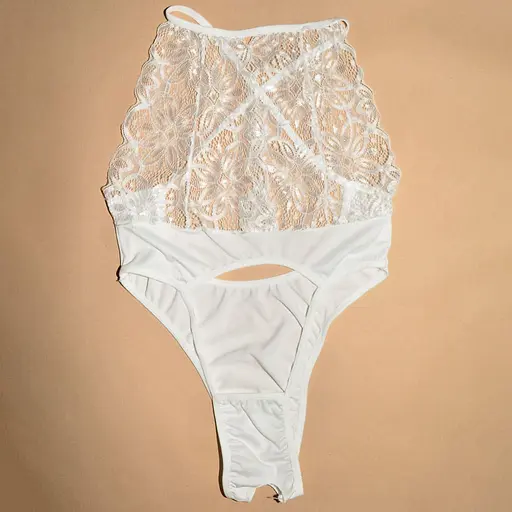 Еротичне боді з мережива та відкритим доступом S/M біле - фото 6