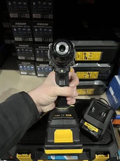 Шуруповерт профессиональный бесщеточный аккумуляторный Zegor CDPP-21BL/21В/70 Нм/две скорости/2 батареи 21В 2Ач/реверс/подсветка/кейс - фото 5