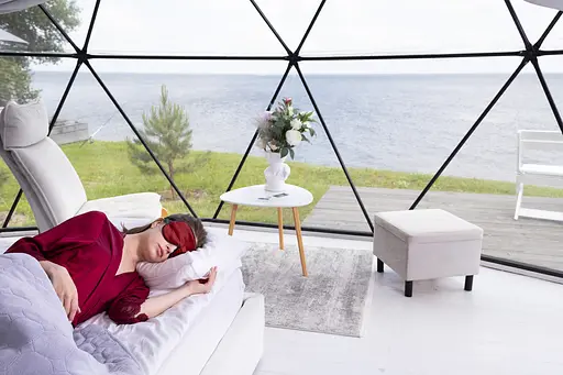 Маска для сну шовкова Чумацький Шлях з нековзкою резинкою в Подарунковій упаковці Бордовий (1093-02r) - фото 12