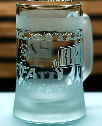 Геймерський пивний келих 660 мл з гравіюванням гри FIFA ФІФА оригінальний подарунок фанату футболу - фото 5