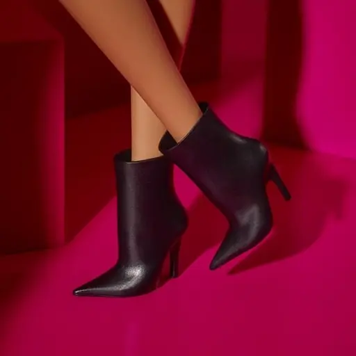 Лялька Barbie Signature Basics №1 брюнетка з каре (JBH72) - фото 18