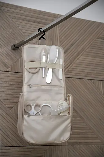 Косметичка Beaba с туалетными принадлежностями 10 предметов бежевый (920423) - фото 5